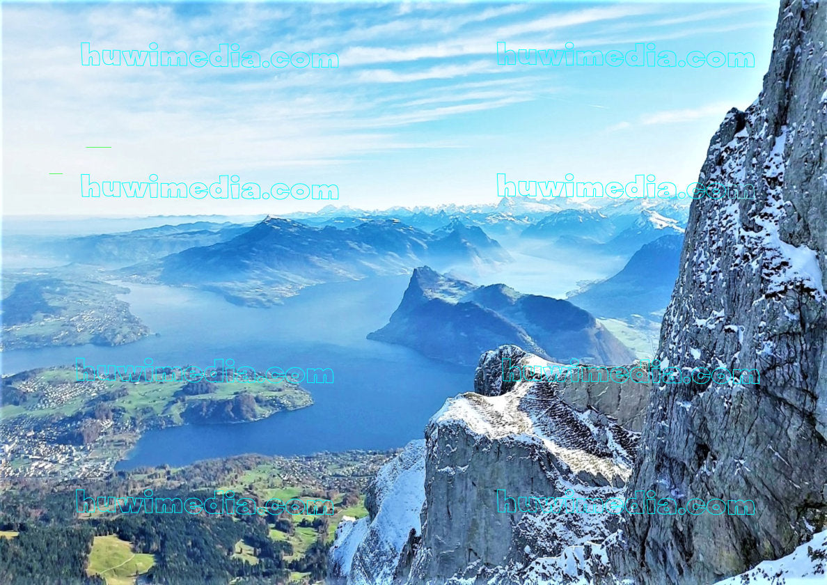 Panoramablick vom Pilatus auf den Vierwaldstättersee und die Schweizer Alpen