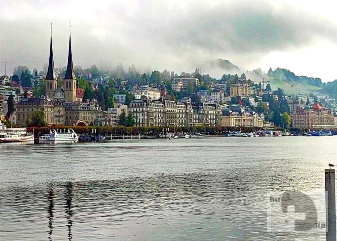 Luzern Seepromenade im Morgennebel – Digitales Foto