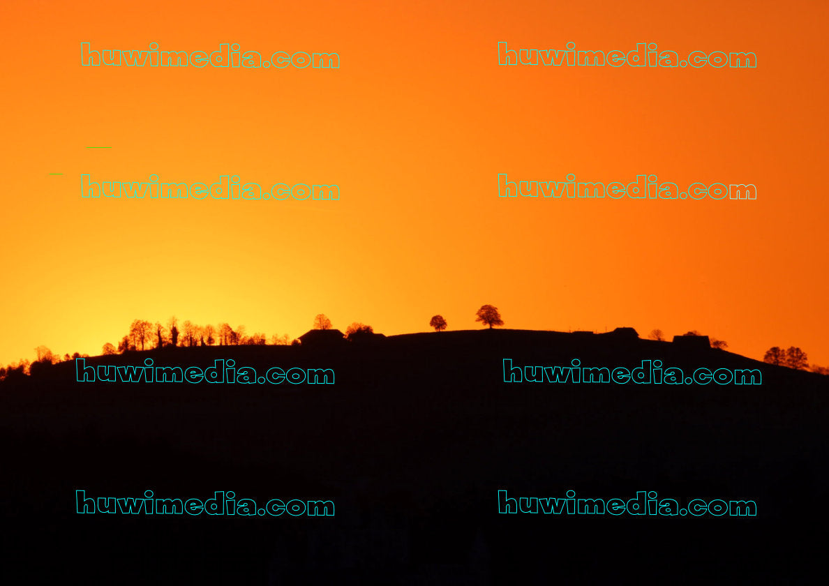 Sonnenuntergang über dem Hügel