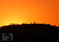 Sonnenuntergang über dem Hügel